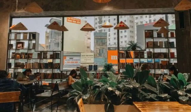 15 Cozy Bookstores & Best Book Cafes in Seoul