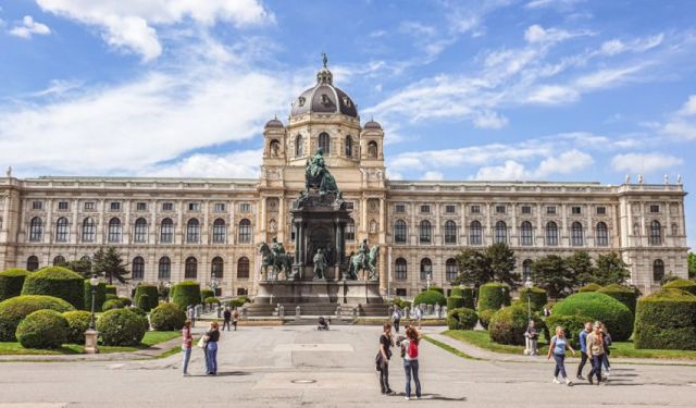 Monumental Highlights of Vienna, Austria