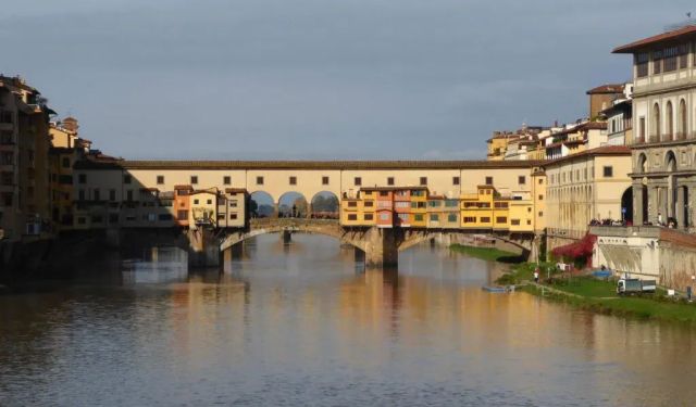 On the Far Side of the Arno