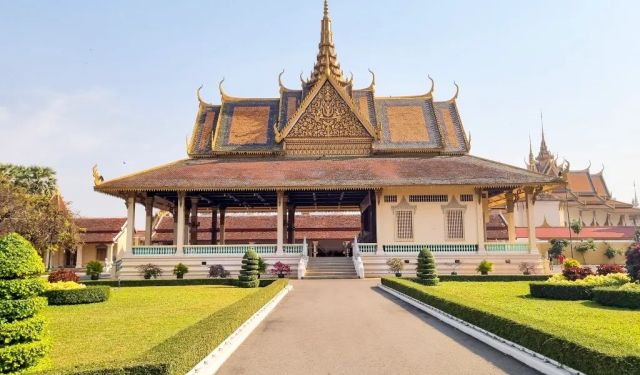 What to See in Phnom Penh: 7 Cultural & Art Treasures