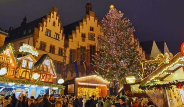 Christmas Market in Frankfurt, a Festive Walking Tour
