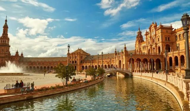 7 Enchanting Things to Do in Seville