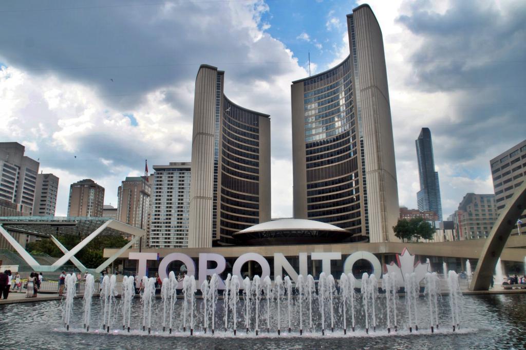 8 Hours in Toronto, Toronto, Canada (B)