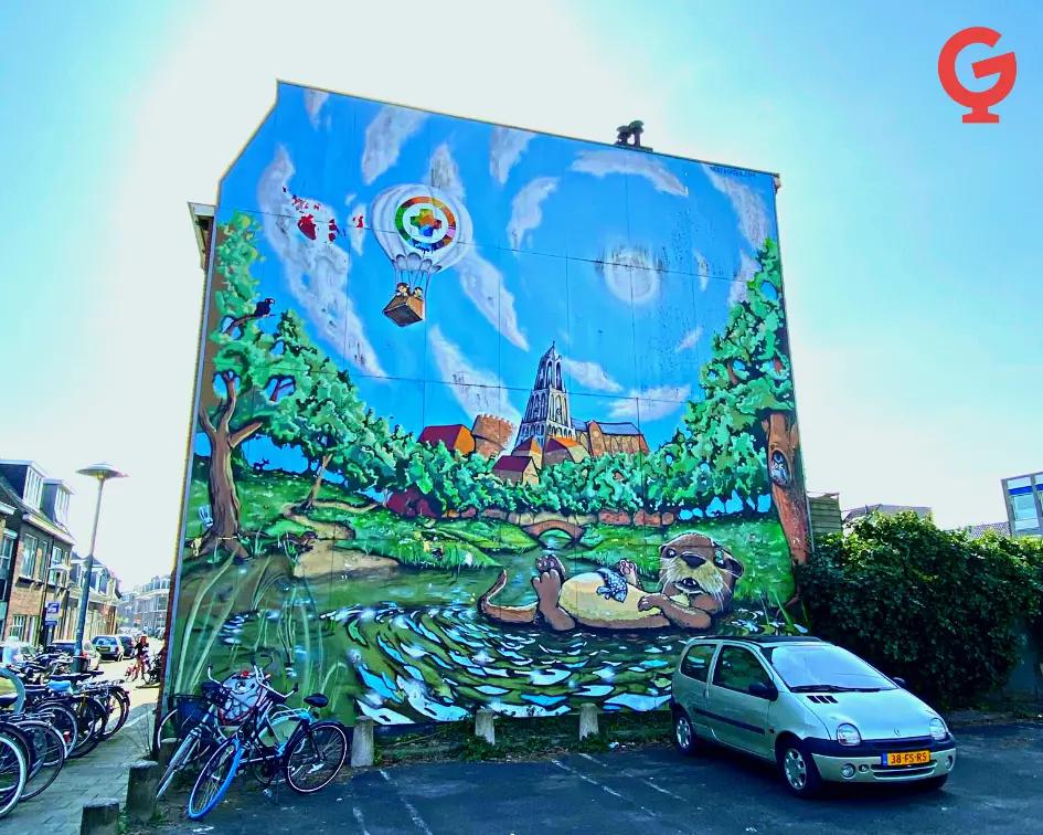 Mural of a bookcase by JanIsDeMan in a subway station.