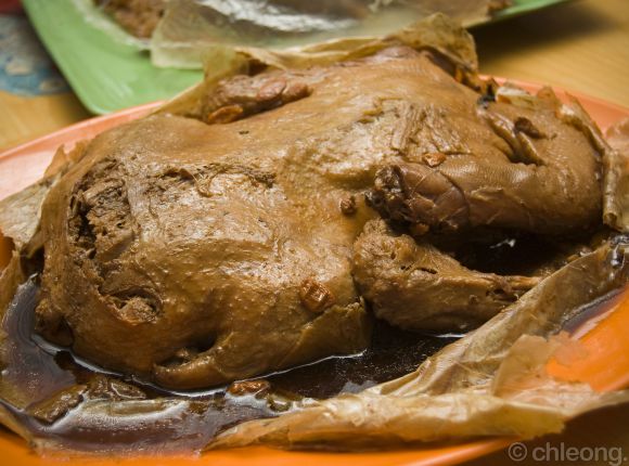 Beggar's chicken (叫化鸡)