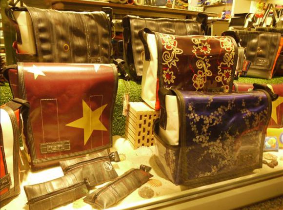 Pelle Mia Messenger Bags