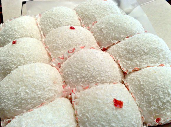 Steamed Cone-shaped Cake ( Aiwowo, or 艾窝窝)