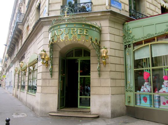 Le Goûter Myrtille, Authentic French Pastries