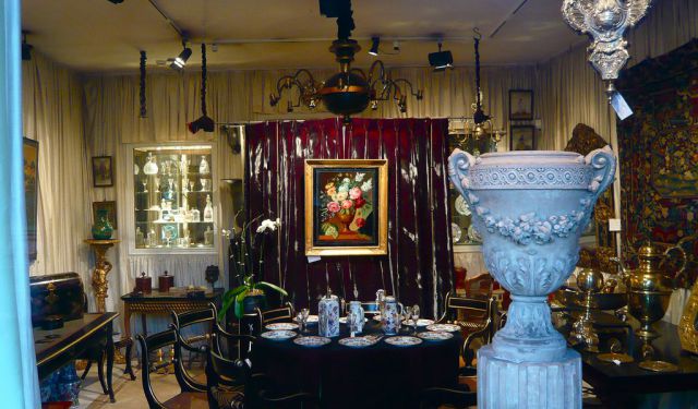 Antiques Hunting in Village Saint Paul