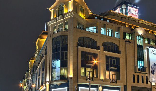 Velyka Vasylkivska St. Area Shopping Walk