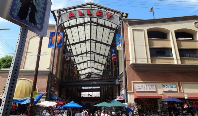 Fashion District Shopping Walk