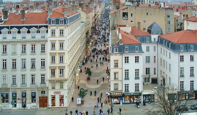 Place Bellecour Area Walk