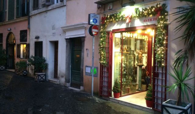 Antiques Hunting, Rome