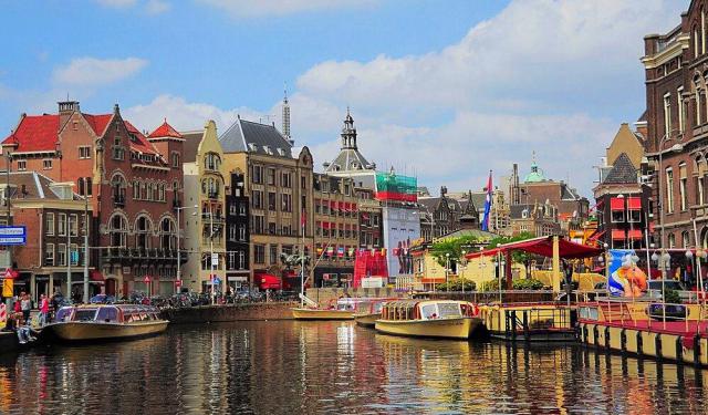 self guided walking tours amsterdam