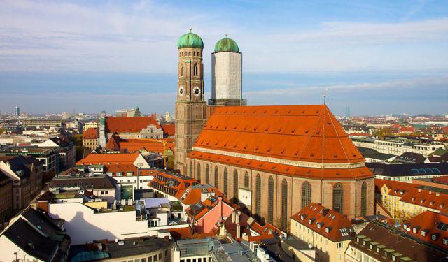 Top Religious Sites Walking Tour, Munich