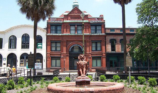 self guided walking tours in savannah ga