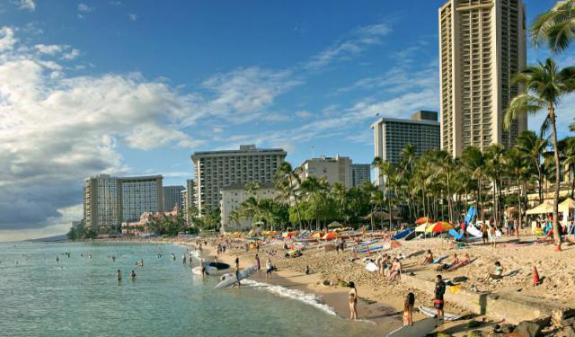 a walking tour of honolulu