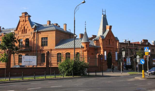 Praga District Walking Tour