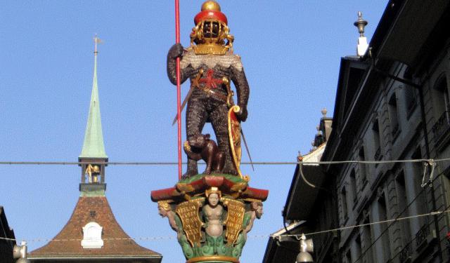 Fountains and Statues Walking Tour
