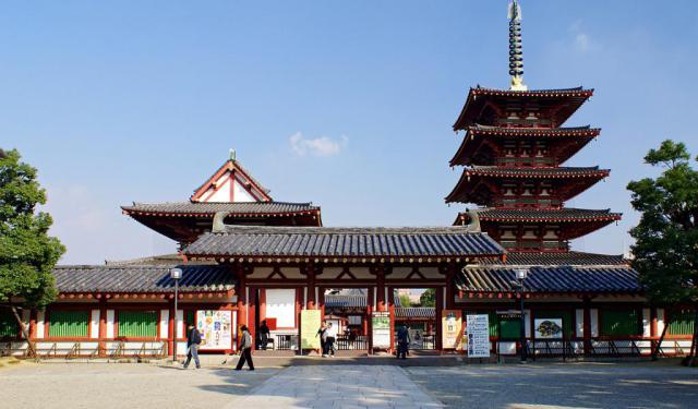 Tennoji Shrines and Temples Walking Tour, Osaka