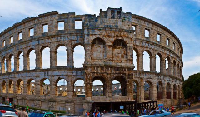 Pula Introduction Walking Tour