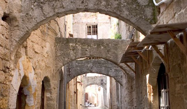 Rhodes Private Walking Tour, Grand Master Palace & Old Town Stroll