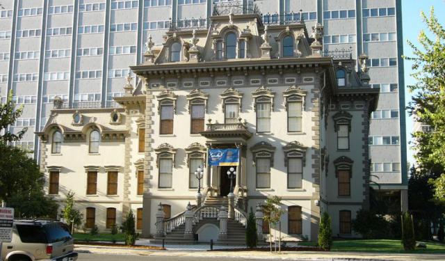 Historical Buildings Walking Tour