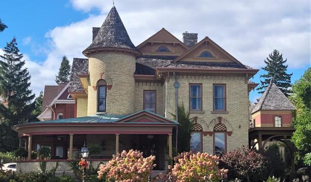 Niagara Falls Historical Buildings