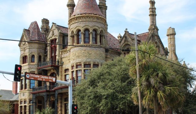 Historic Houses Walking Tour