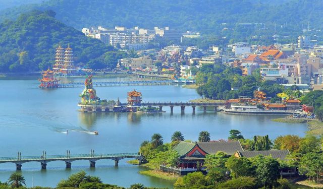 Lotus Pond Walking Tour