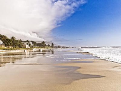 Camps Bay Beach, Cape Town