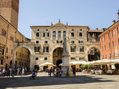 Piazza dei Signori (Lords Square), Verona