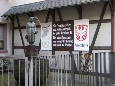 Frau Rauscher Brunnen Statue, Frankfurt