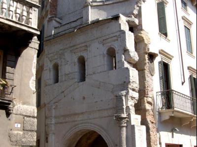 Porta Leoni, Verona
