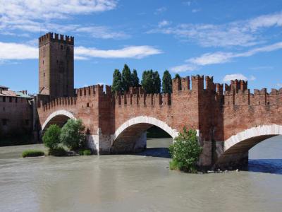Ponte Scaligero (Scaligero Bridge), Verona