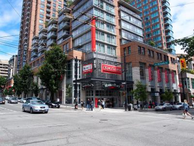 Great shopping and more - Robson Street, Vancouver Traveller