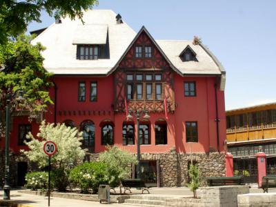 Castillo Lehuedé (Red House), Santiago