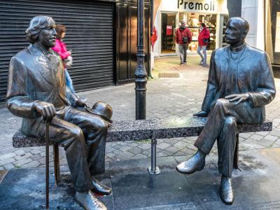 Statues of Oscar Wilde and Eduard Vilde, Galway