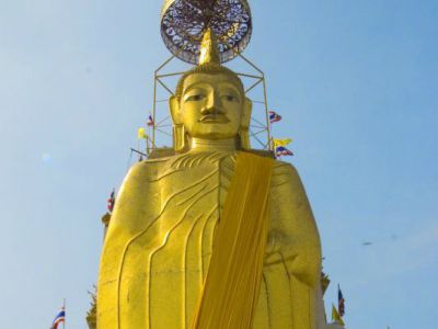 Wat Intharawihan (Temple of the Standing Buddha)