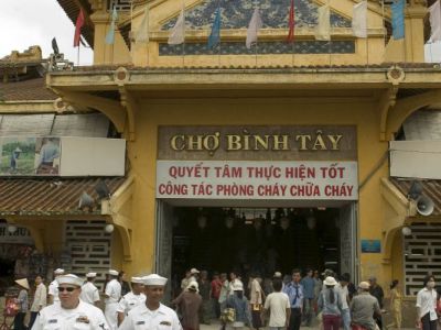 Binh Tay Market