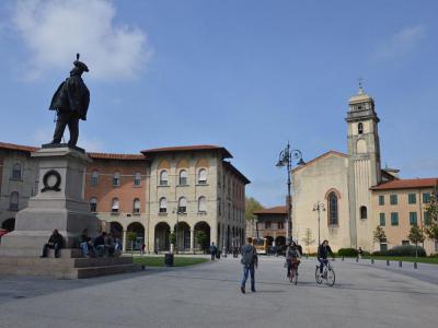 Piazza Vittorio Emanuele II (Vittorio Emanuele II Square), Pisa
