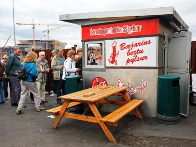 Bæjarins beztu (The Town's Best Hot Dogs)