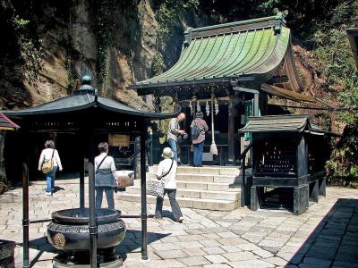 Zeniarai Benzaiten Ugafuku Shrine