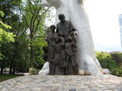 Janusz Korczak Monument, Warsaw