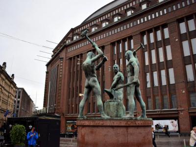 Three Smiths Statue, Helsinki