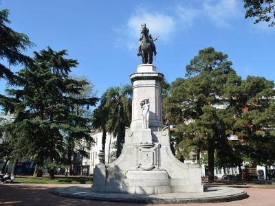 Plaza Zabala (Zabala Square), Montevideo