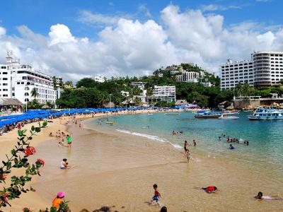Playas Caleta y Caletilla (Caleta and Caletilla Beaches), Acapulco