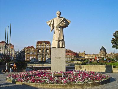 António Ferreira Gomes Statue, Porto