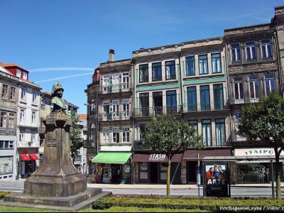 Praça Guilherme Gomes Fernandes (Guilherme Gomes Fernandes Square), Porto