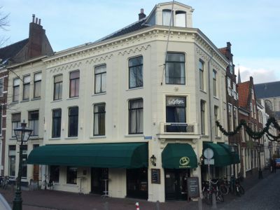Barrera, Leiden
